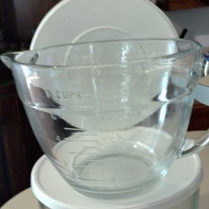 Pampered Chef 8 Cup Batter Mixing Bowl